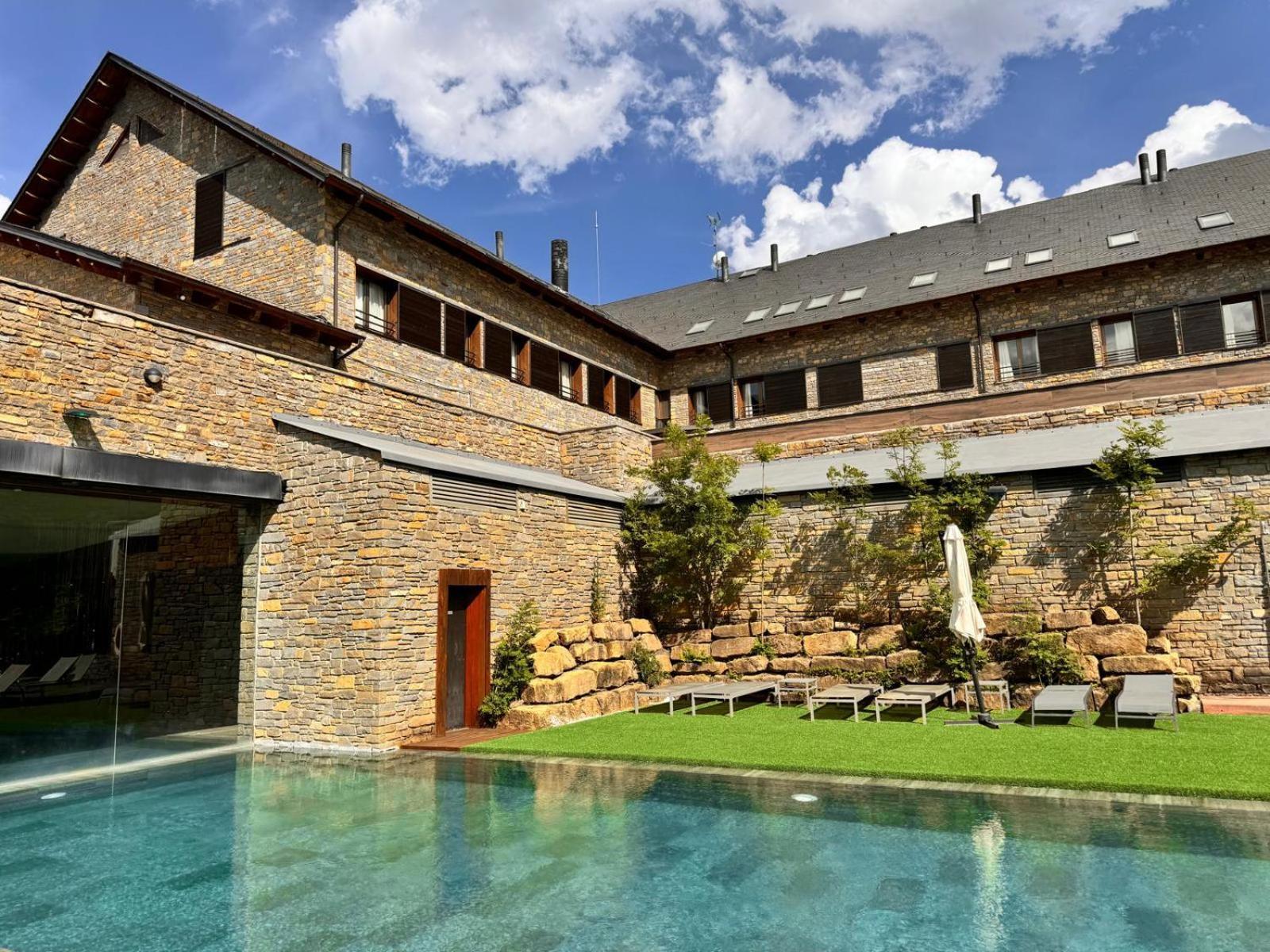 Aparthotel Siente Boi & Spa Pla de l'Ermita Eksteriør billede