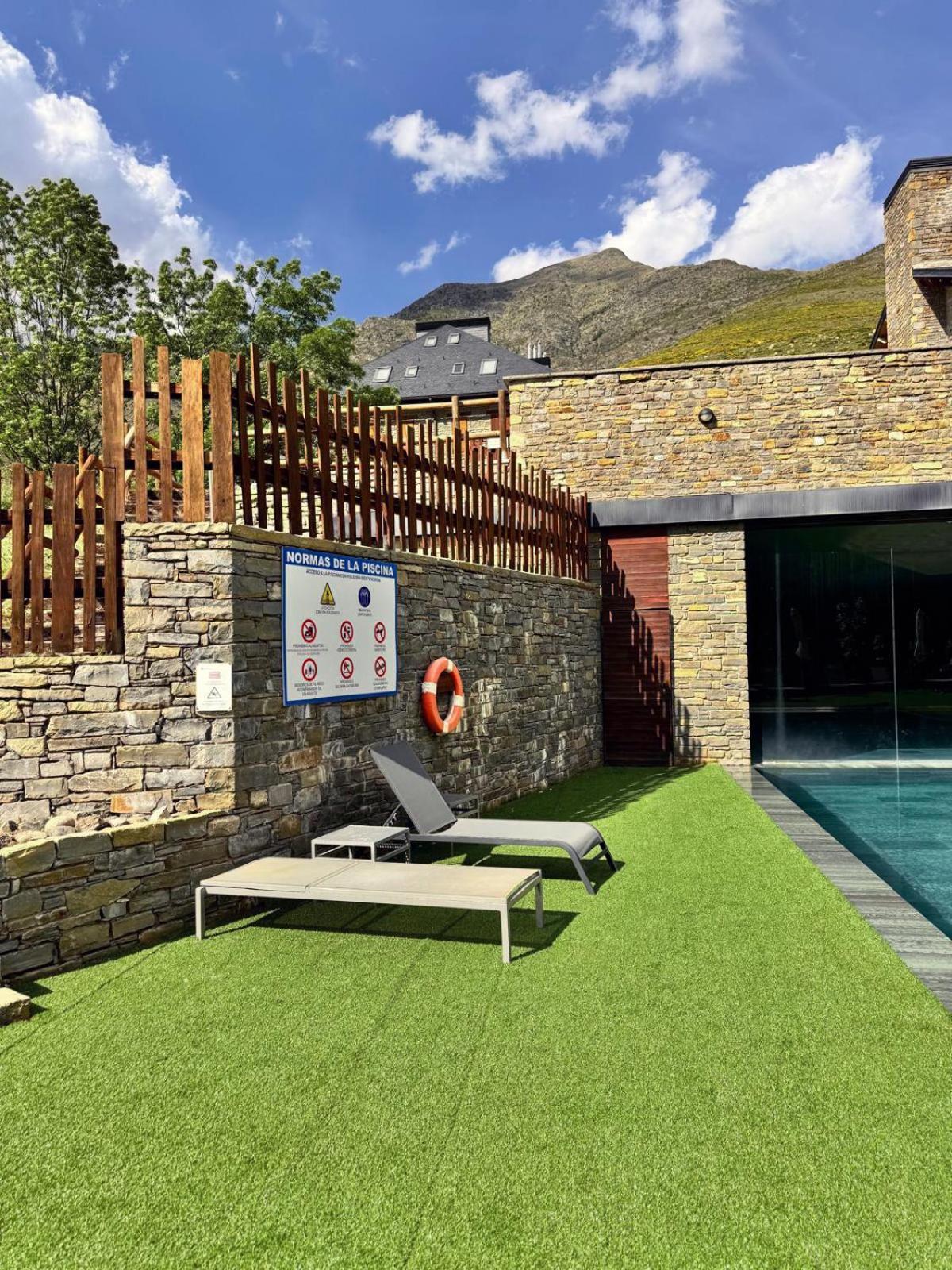 Aparthotel Siente Boi & Spa Pla de l'Ermita Eksteriør billede