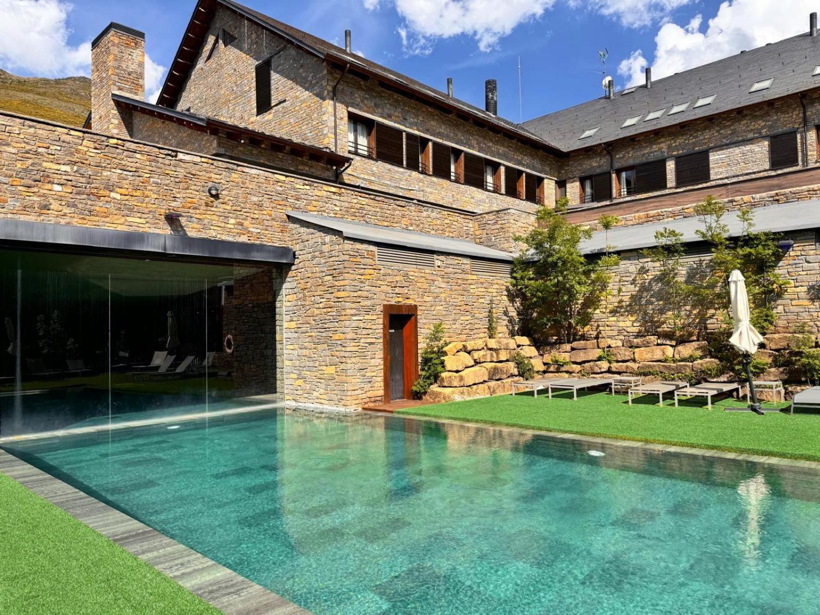 Aparthotel Siente Boi & Spa Pla de l'Ermita Eksteriør billede